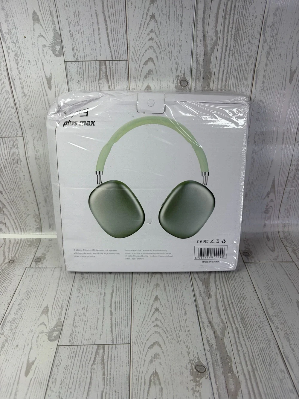Plus Max Wireless Headphones in Green -